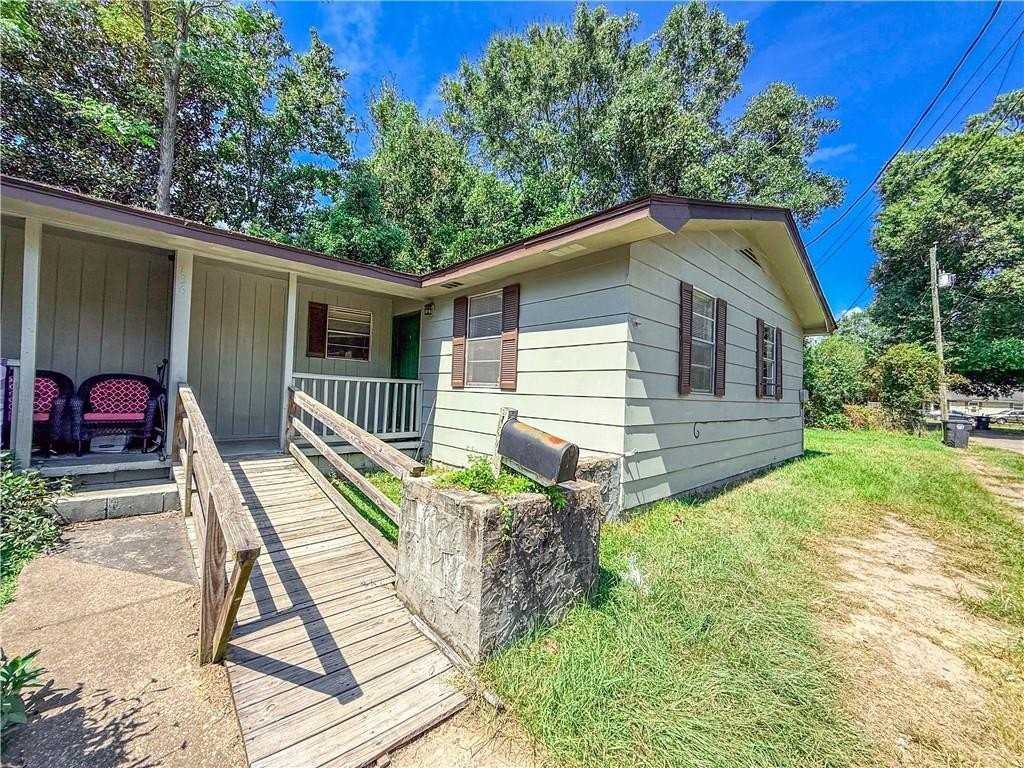 736 Reynolds Ave #B - Photo 3 of 18