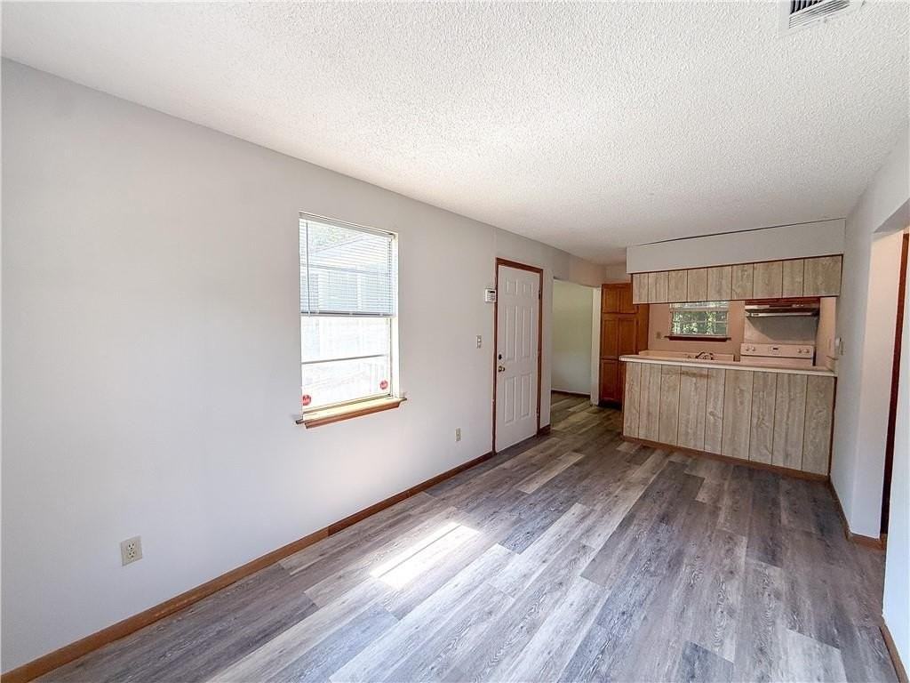 736 Reynolds Ave #B - Photo 6 of 18