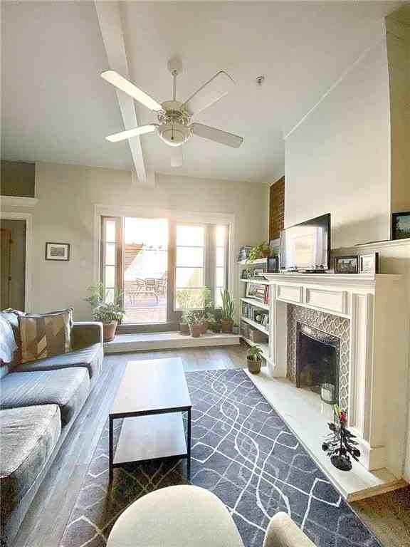 360 Dauphin St #2D - Photo 7 of 11