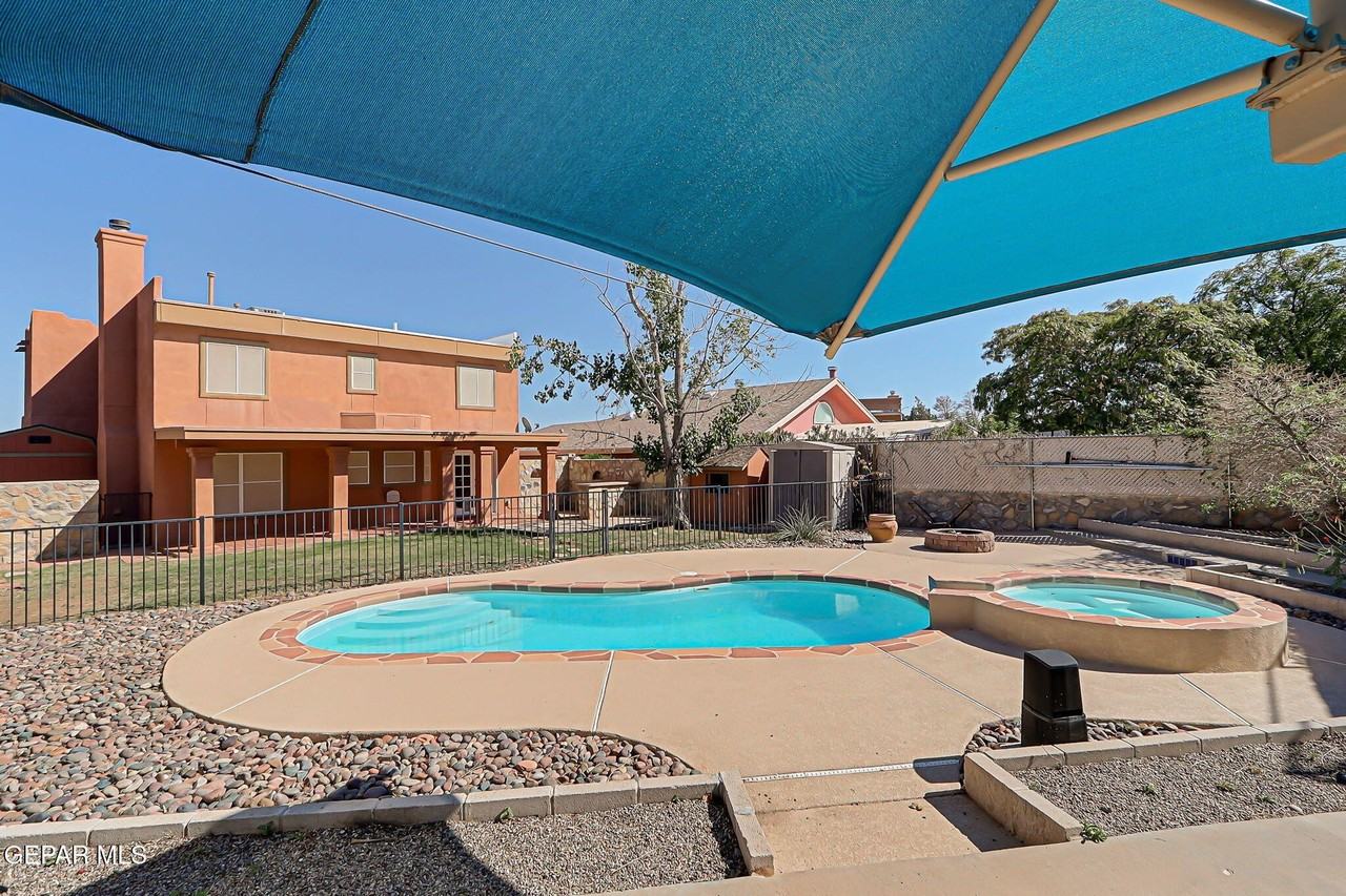 10925 Loma Alta Ln - Photo 3 of 35