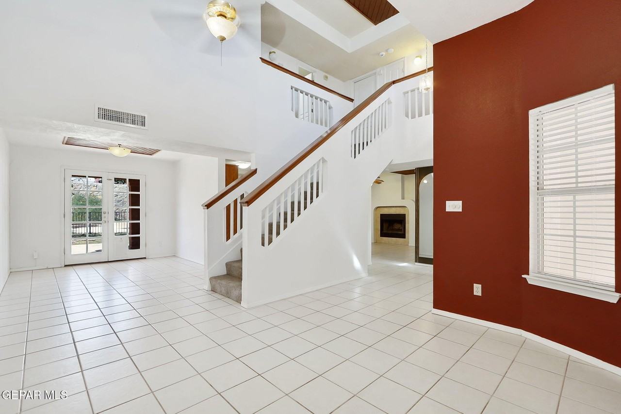 10925 Loma Alta Ln - Photo 5 of 35