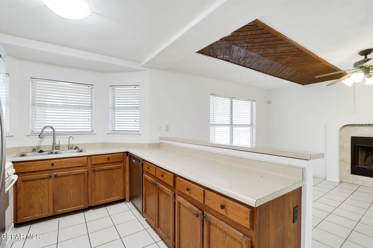 10925 Loma Alta Ln - Photo 7 of 35