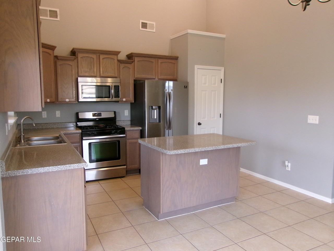 5532 Ignacio Frias Dr - Photo 4 of 10