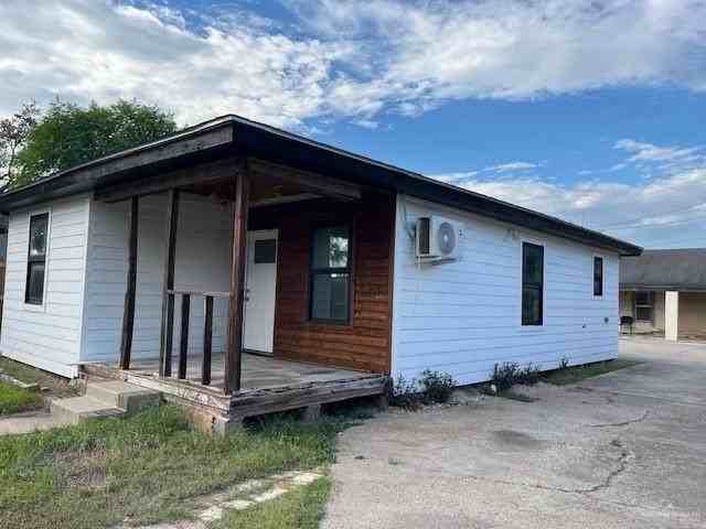 221 E Cherokee Ave - Photo 2 of 8