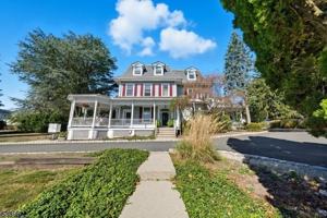 featured image of 410 Cornelia St #6