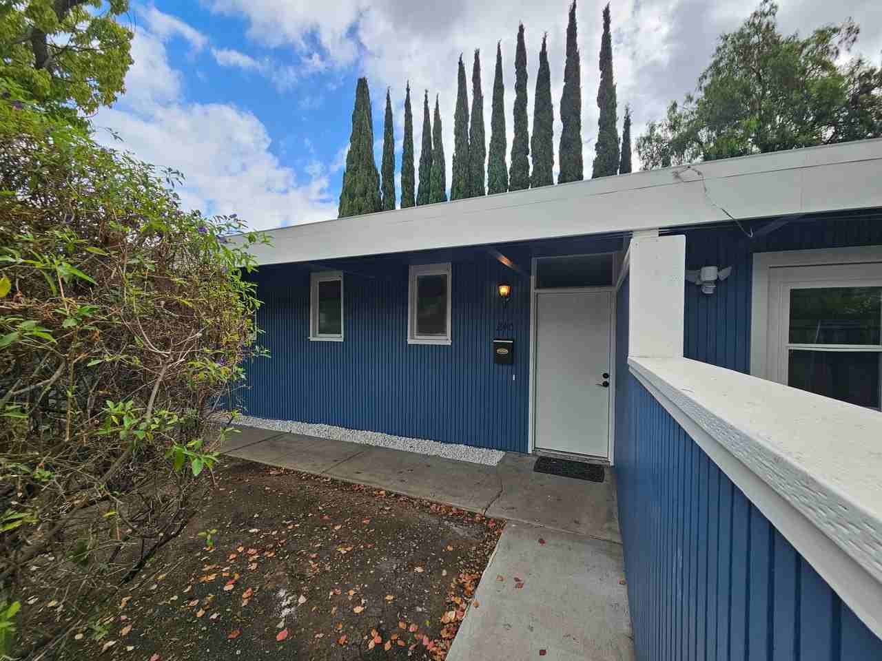 240 E Meadow Dr - Photo 2 of 50