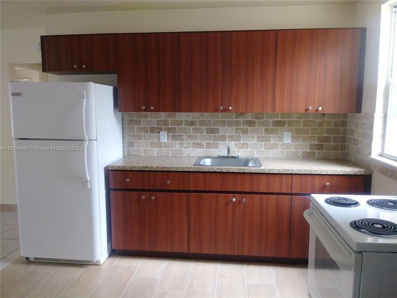 1541 Ne 131st Ln #1541 - Photo 7 of 17