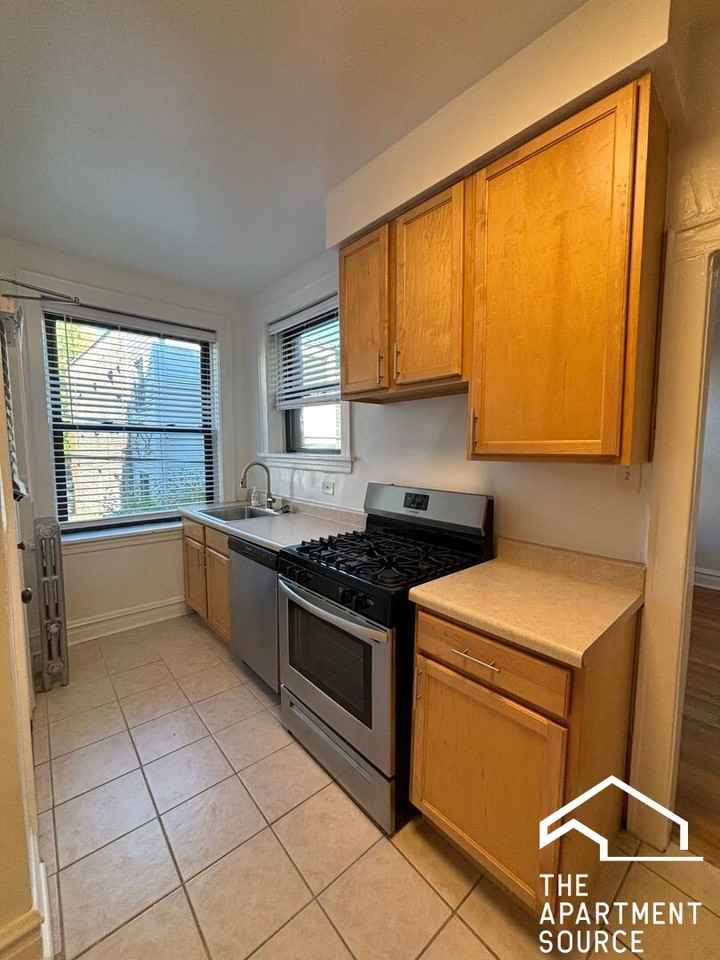 615 Hinman Ave #3C - Photo 3 of 5