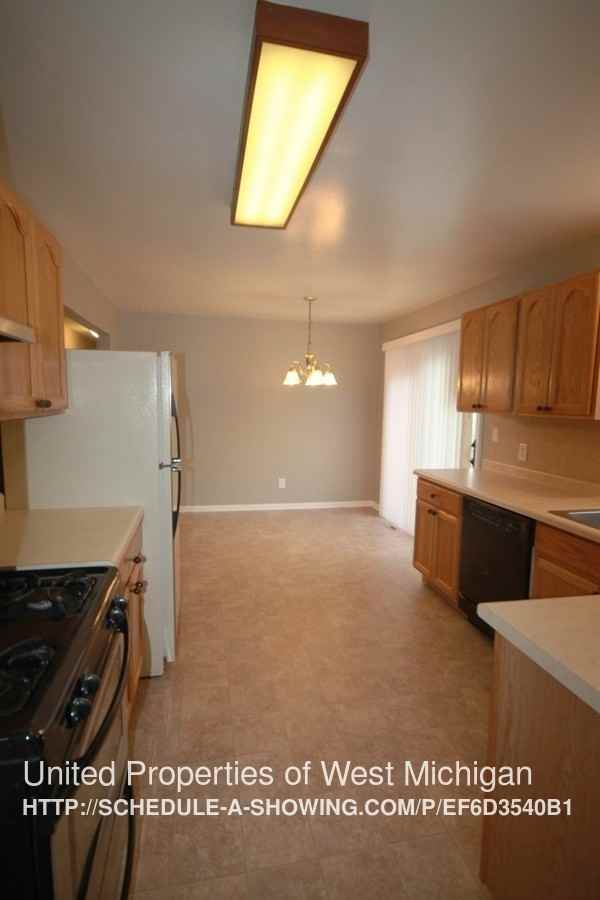 1718 Woodgate Dr SE - Photo 2 of 19