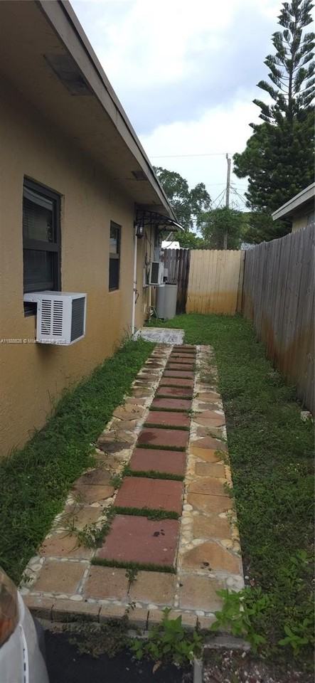 231 Sw 31st Ave #1A - Photo 2 of 26