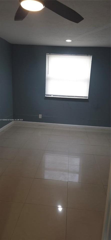 231 Sw 31st Ave #1A - Photo 7 of 26