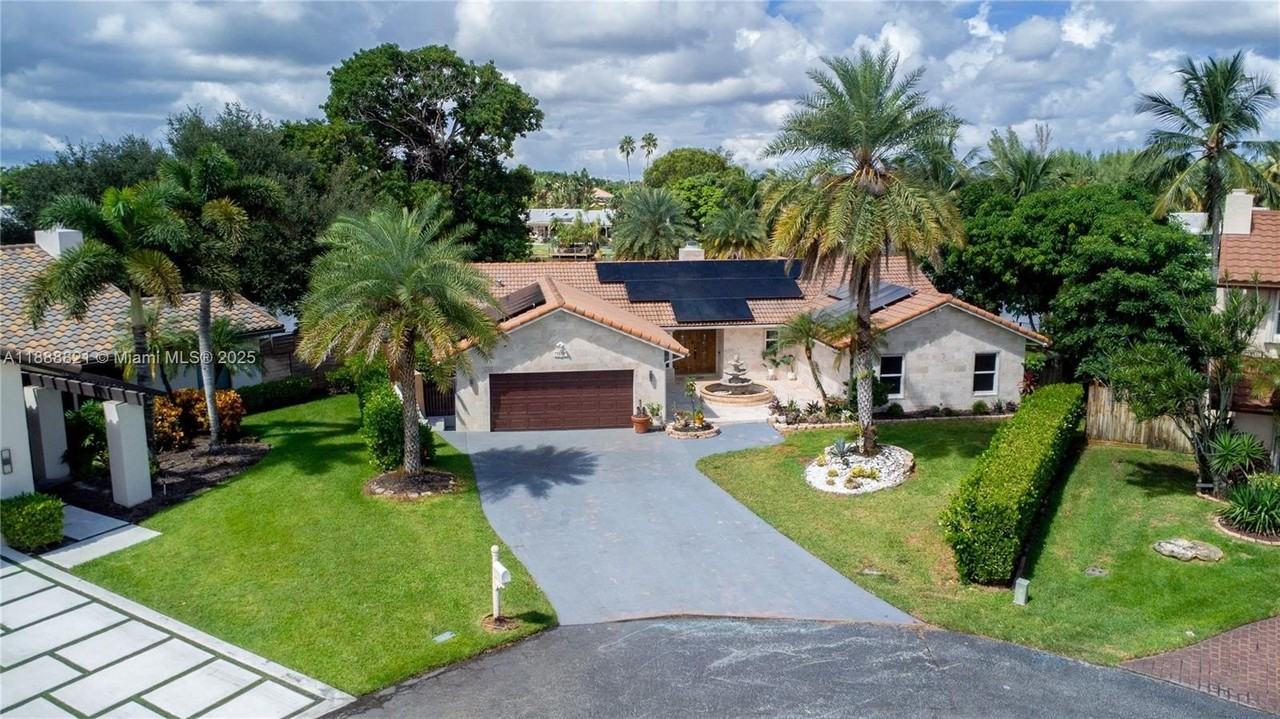 9881 Sw 1st Ct - Photo 2 of 50