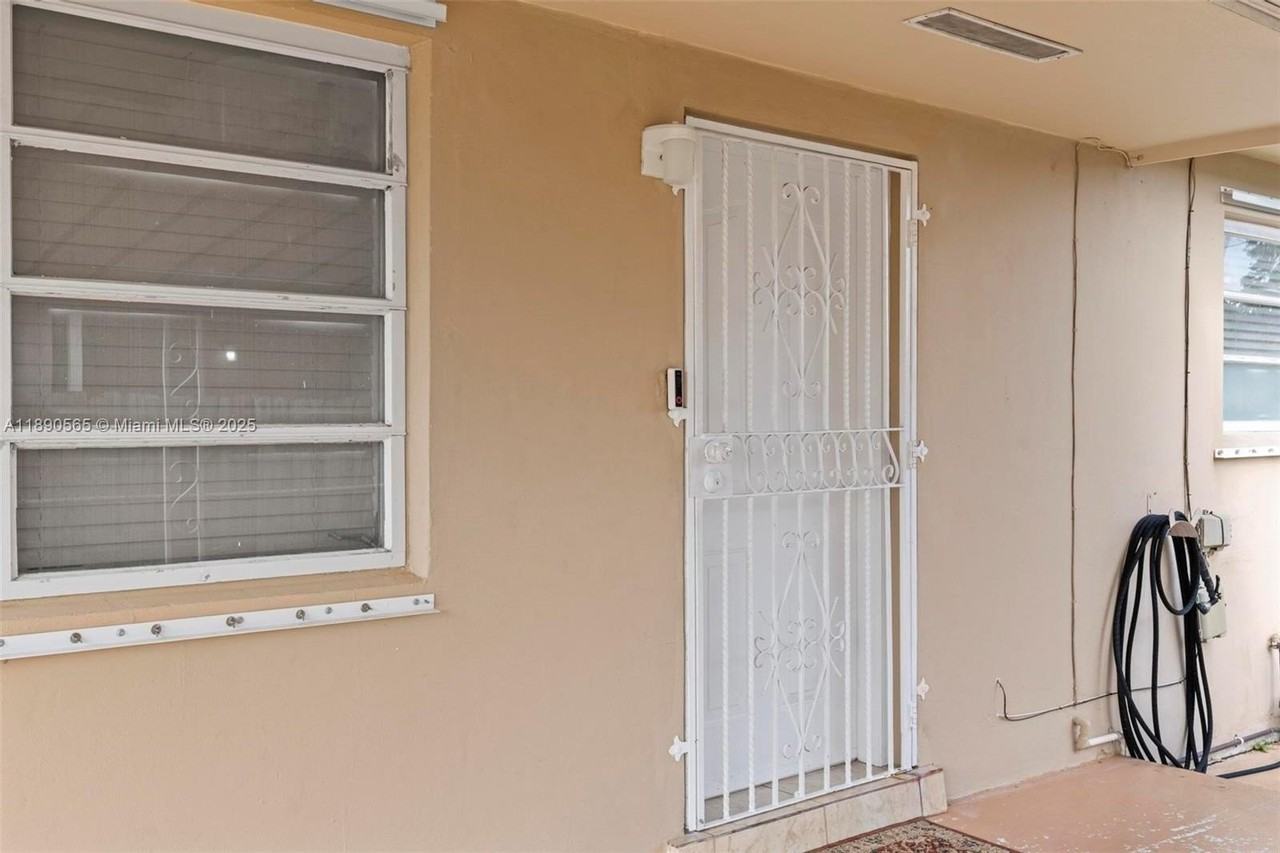 5633 Sw 40th St #0 - Photo 4 of 27