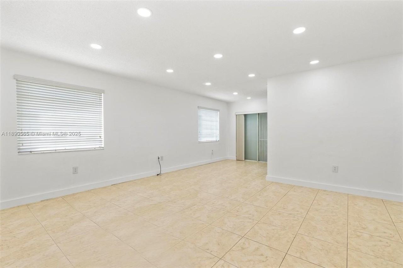 5633 Sw 40th St #0 - Photo 5 of 27