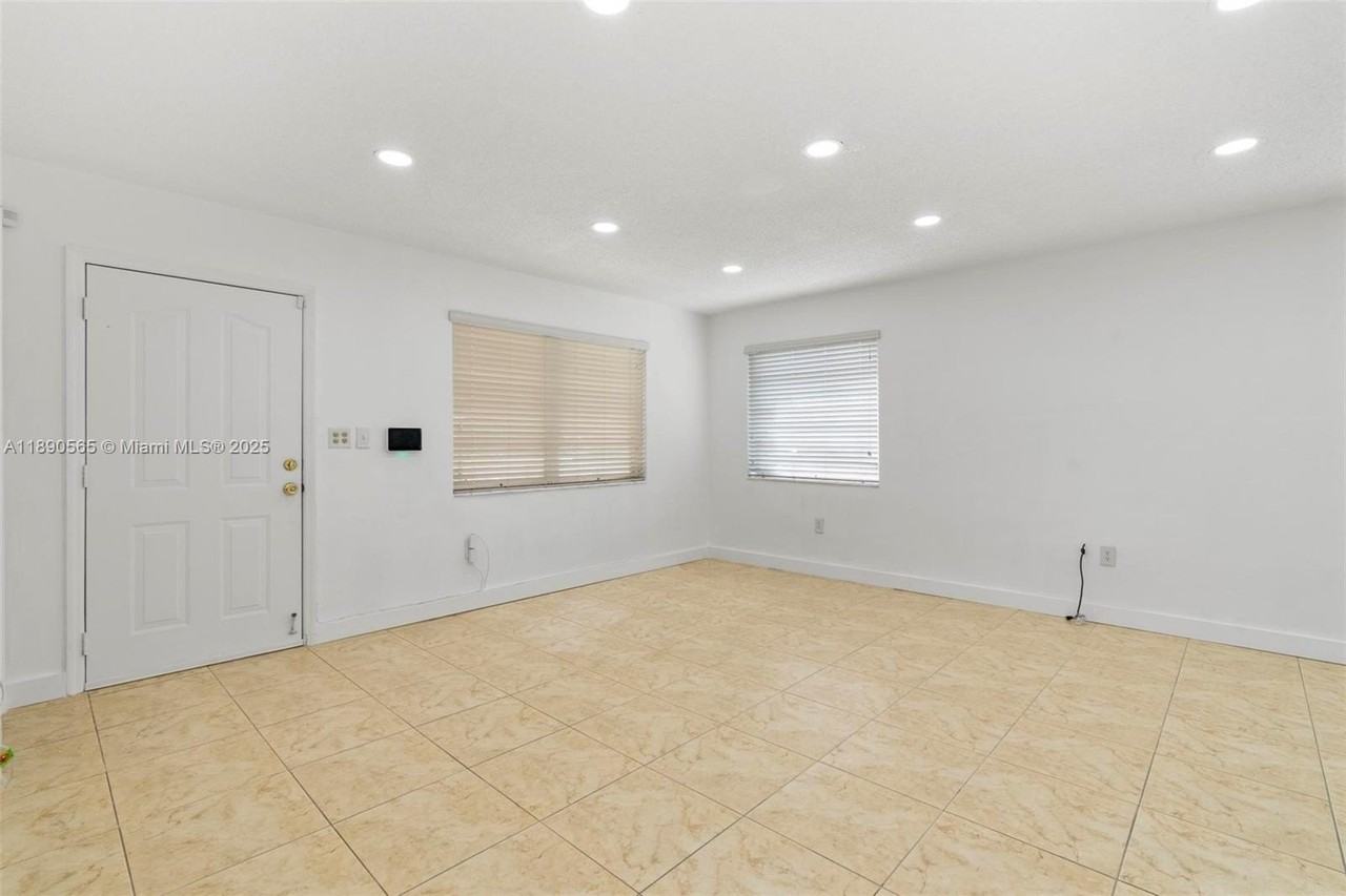 5633 Sw 40th St #0 - Photo 7 of 27