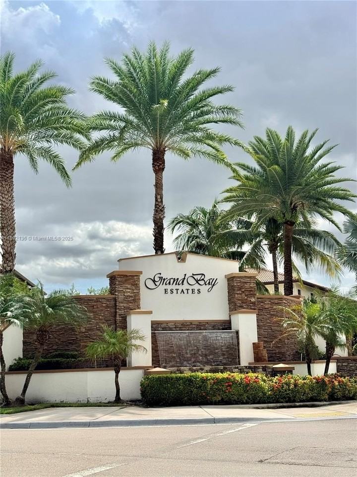 8640 Nw 101st Pl #8640