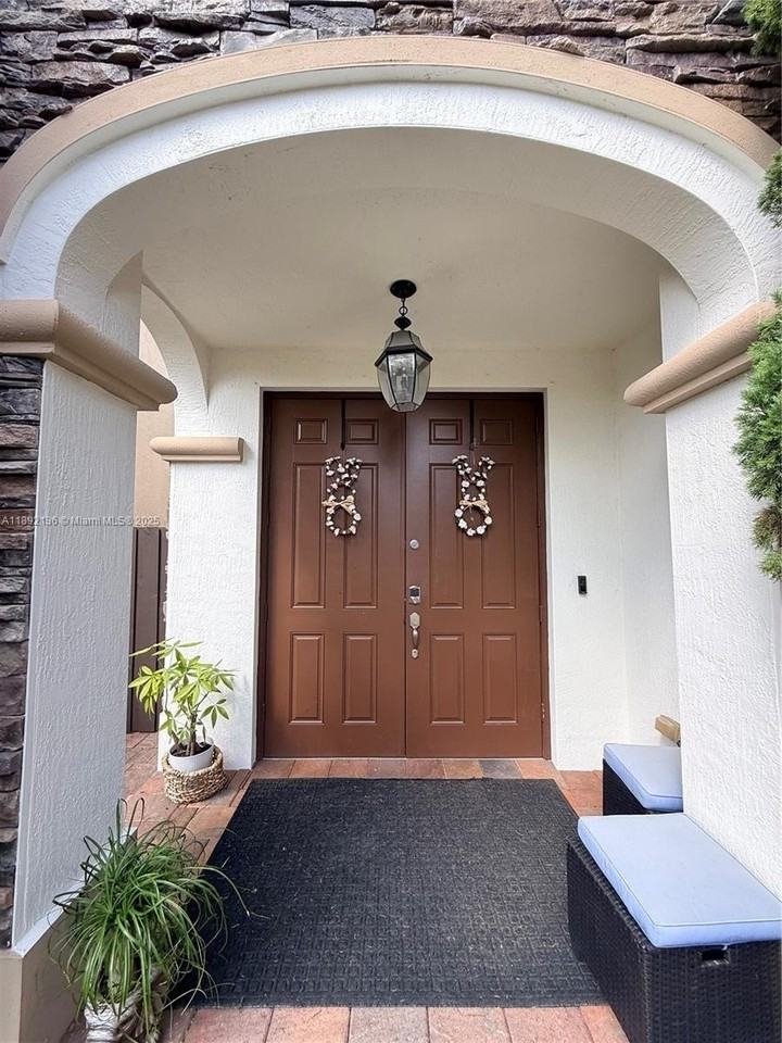 8640 Nw 101st Pl #8640 - Photo 5 of 36