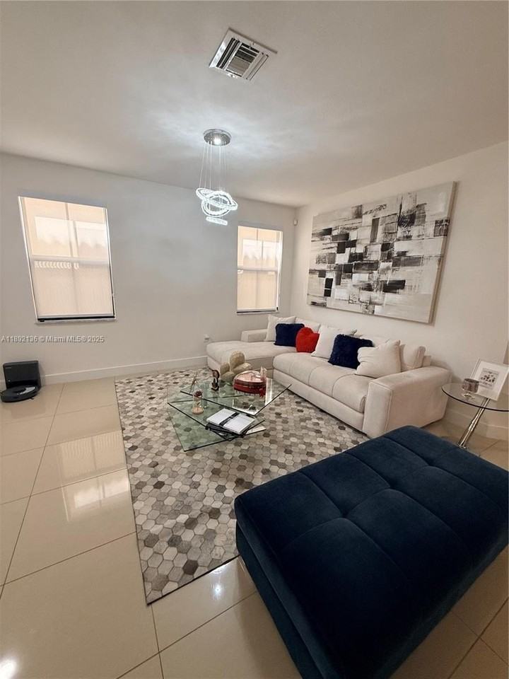 8640 Nw 101st Pl #8640 - Photo 7 of 36