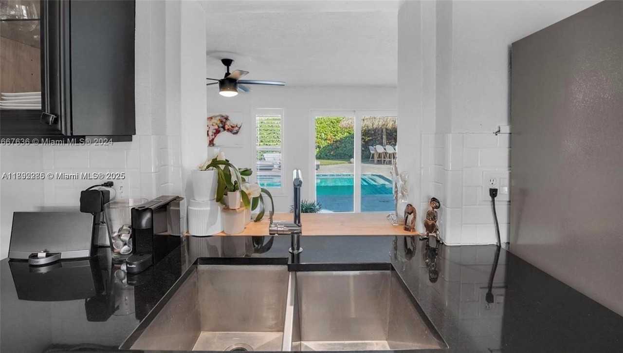 640 Nw 12th Ave - Photo 7 of 27