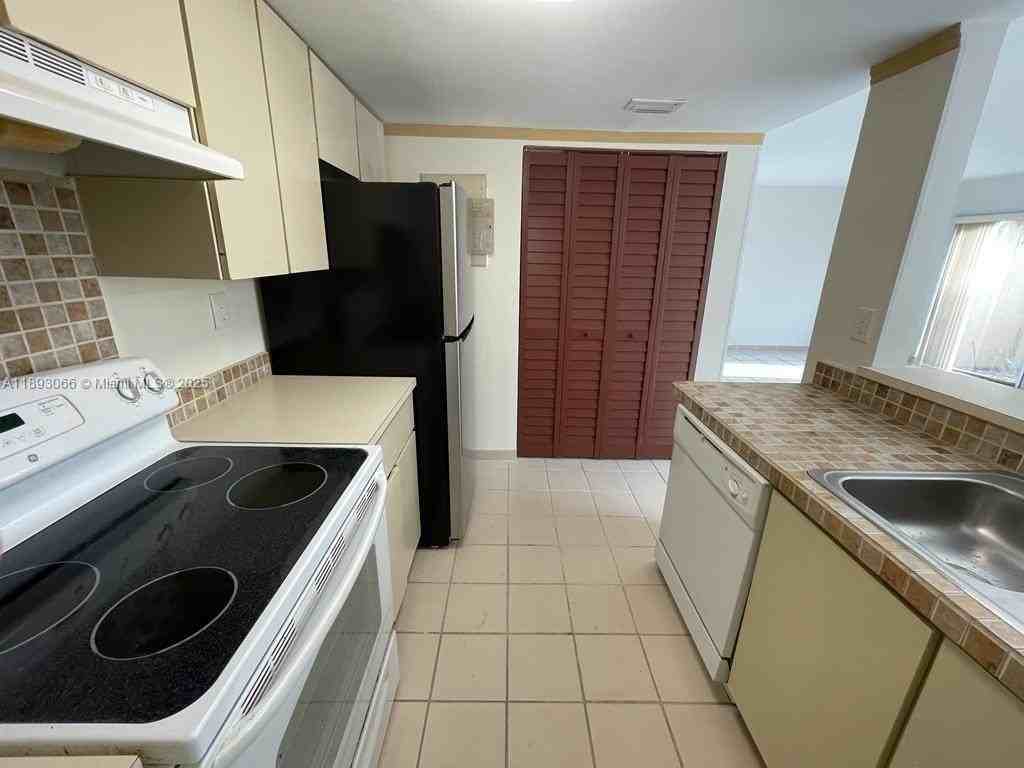 370 Nw 85th Ct #1804 - Photo 5 of 11