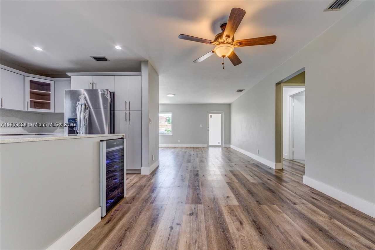 2363 Sw 21st Ter - Photo 2 of 19