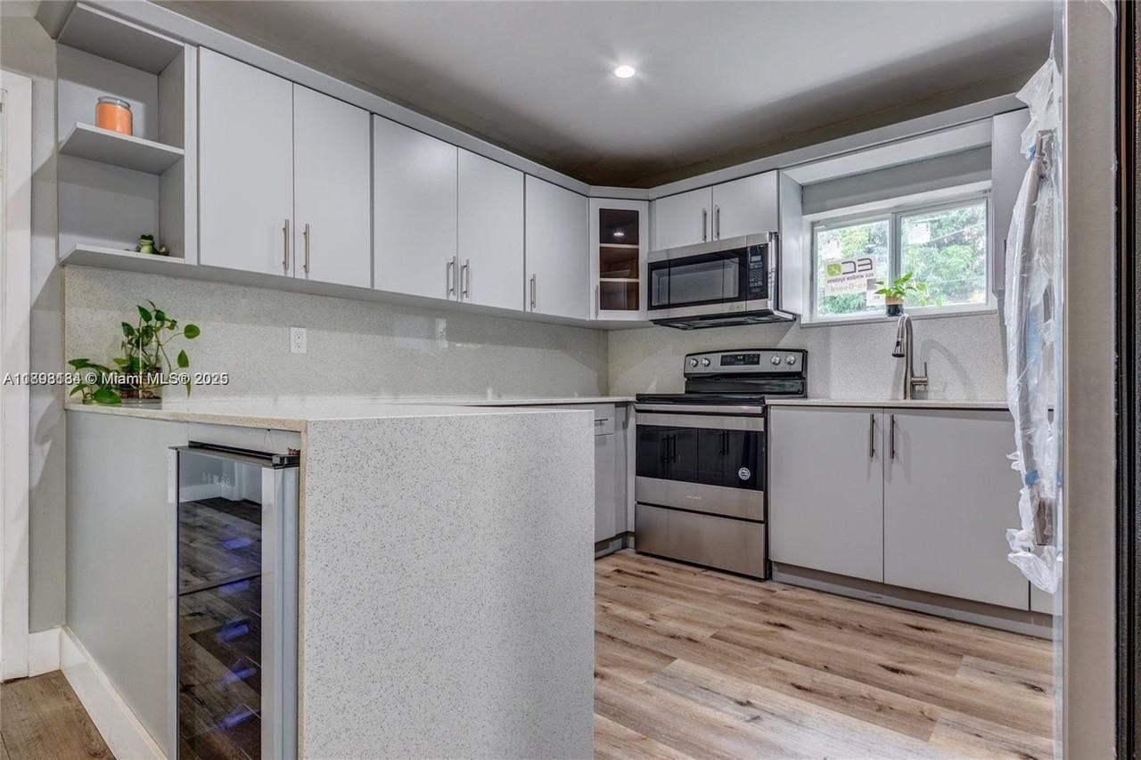 2363 Sw 21st Ter - Photo 4 of 19