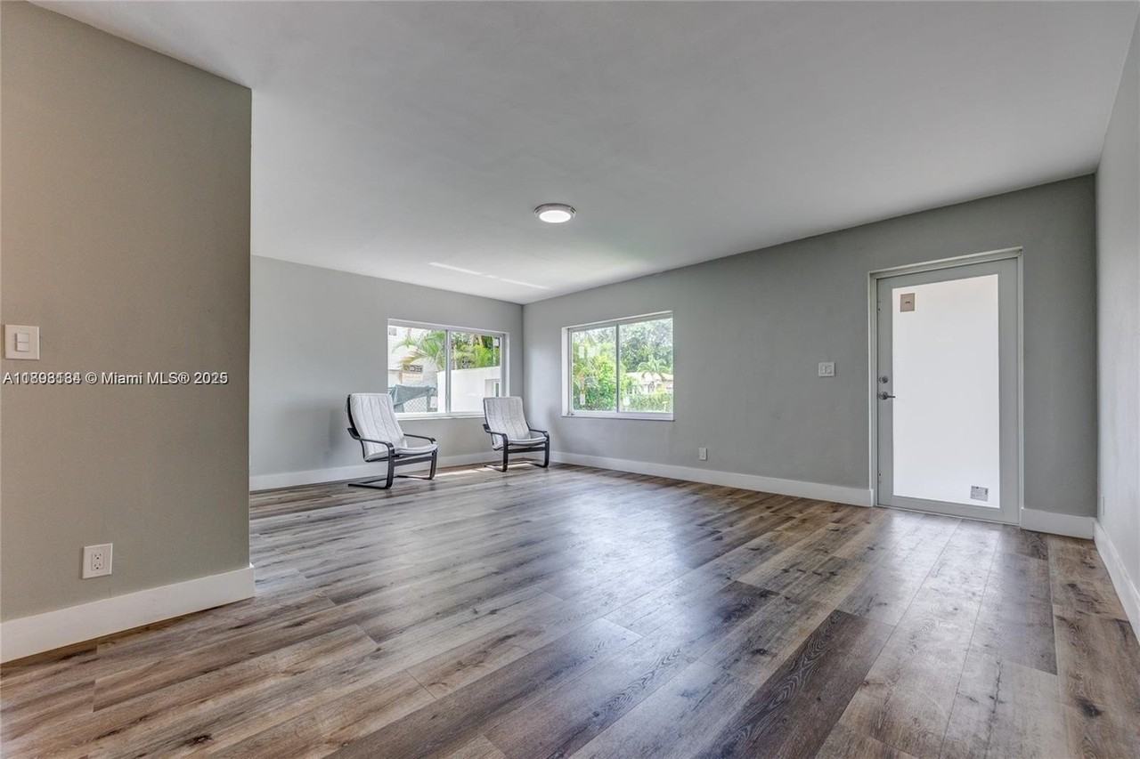 2363 Sw 21st Ter - Photo 5 of 19