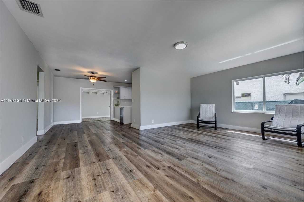 2363 Sw 21st Ter - Photo 6 of 19