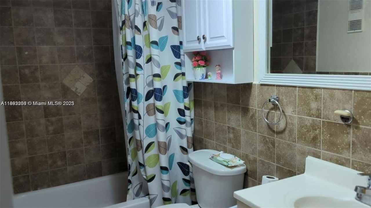 6960 Nw 186th St #2-420 - Photo 3 of 6