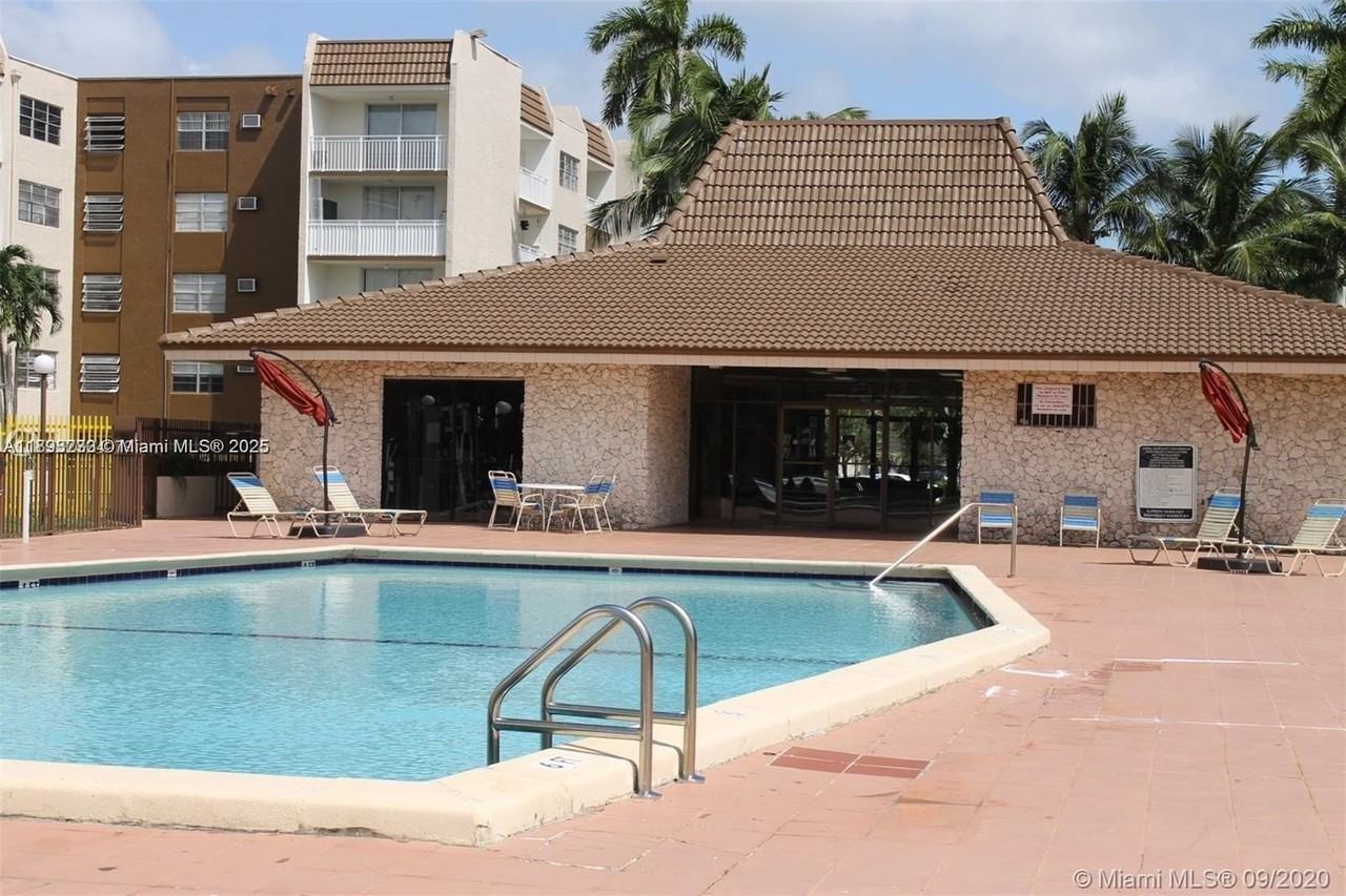 6960 Nw 186th St #2-420 - Photo 5 of 6