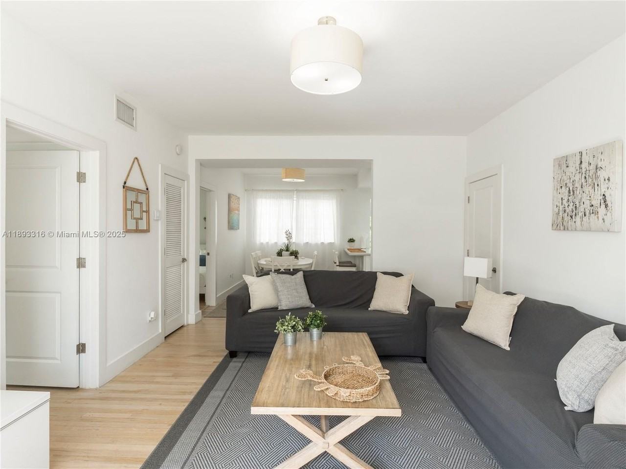 241 28th St #1 - Photo 2 of 16