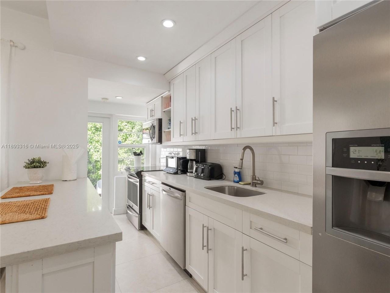 241 28th St #1 - Photo 7 of 16