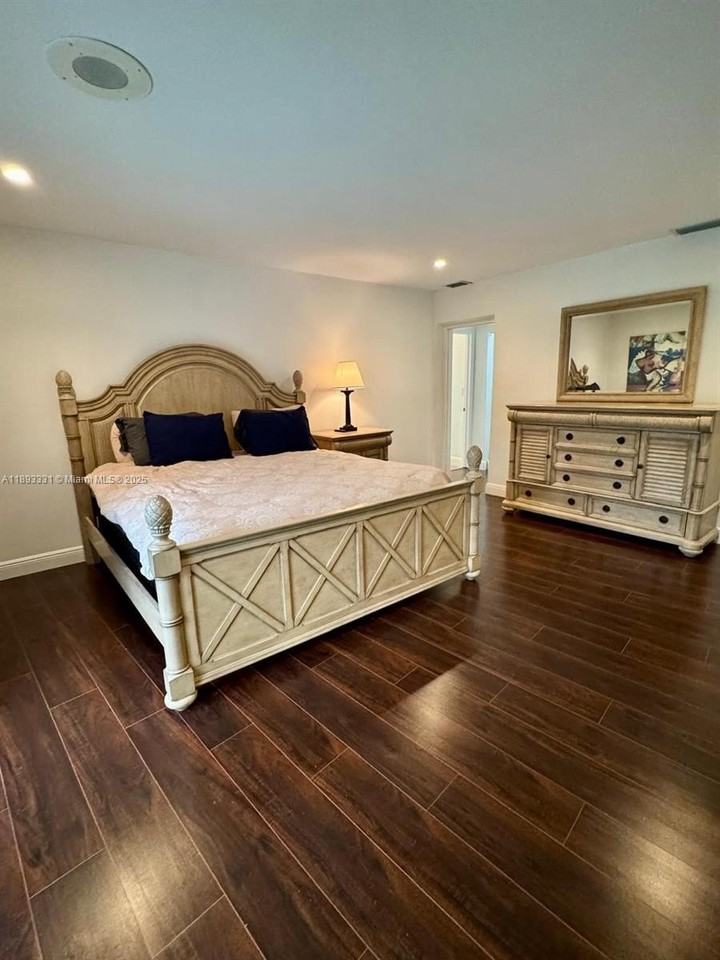 120 Ne 9th Ave #120A - Photo 7 of 18