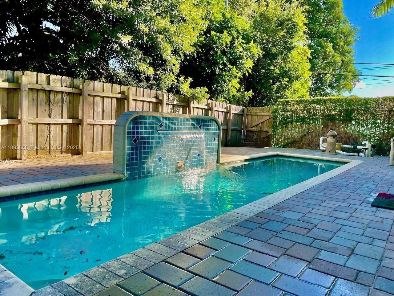 813 Se 18th Ct - Photo 2 of 43