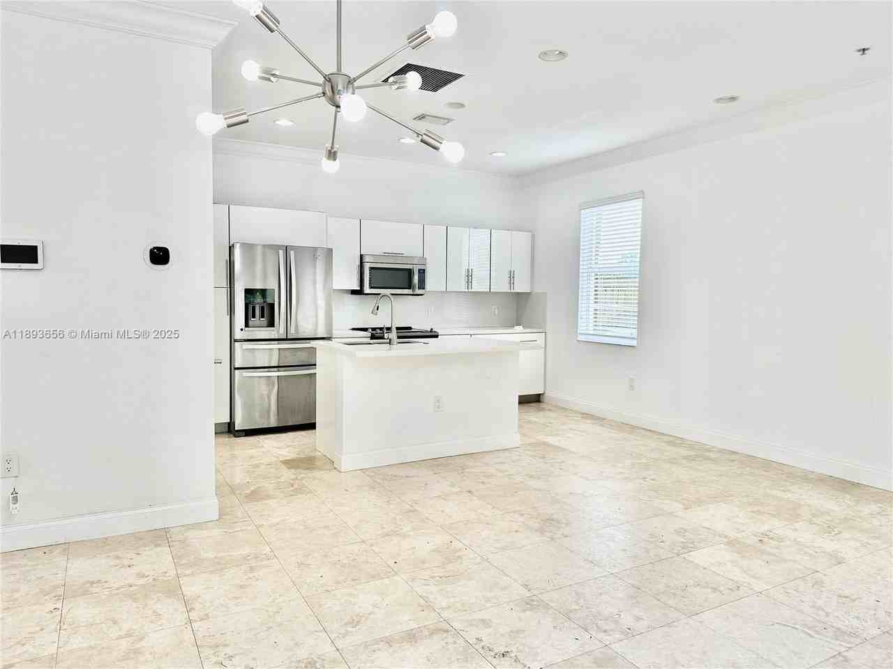 813 Se 18th Ct - Photo 6 of 43