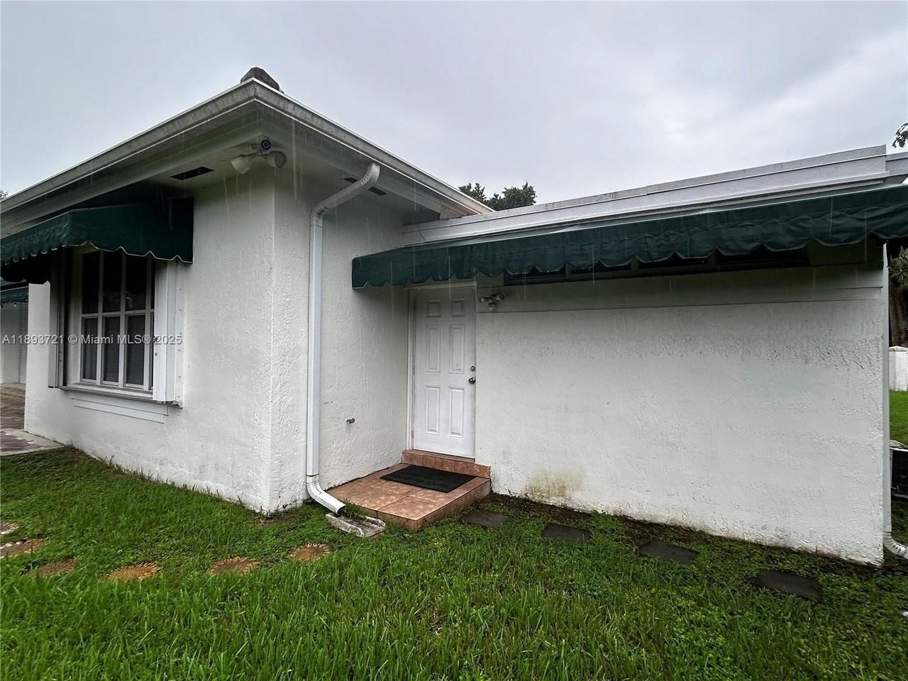 7630 Sw 73rd Pl #1 - Photo 3 of 14