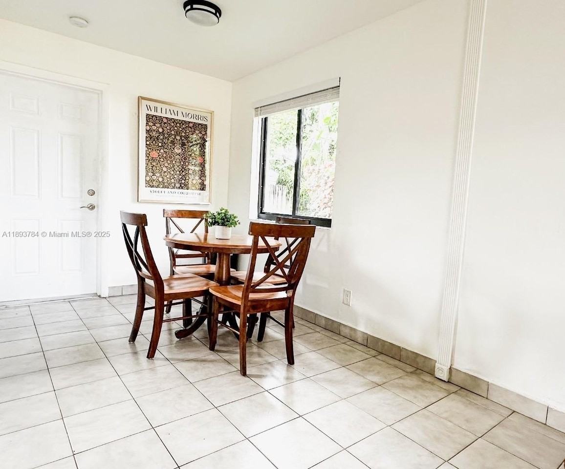 1505 Sw 22nd St #1-2 - Photo 3 of 8