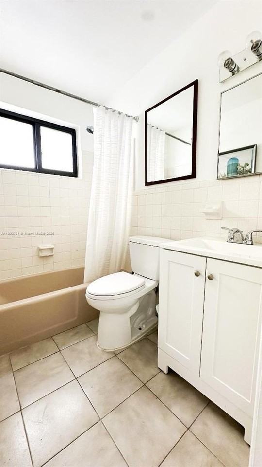 1505 Sw 22nd St #1-2 - Photo 5 of 8