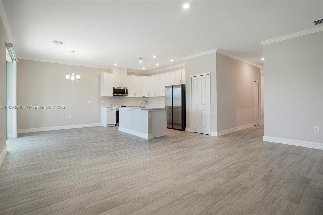 16845 Cayo Key Dr - Photo 3 of 28