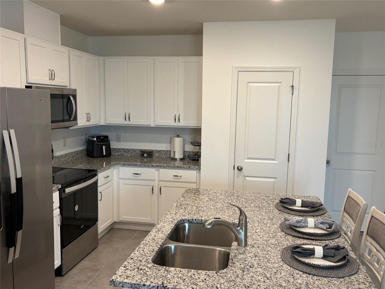 283 Preston Cove Dr - Photo 3 of 24