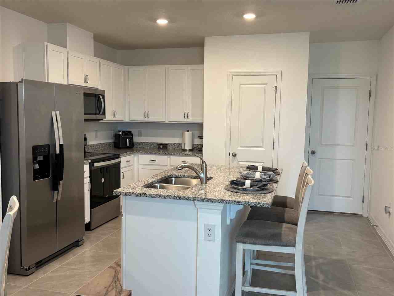 283 Preston Cove Dr - Photo 4 of 24