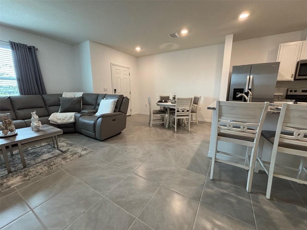 283 Preston Cove Dr - Photo 6 of 24