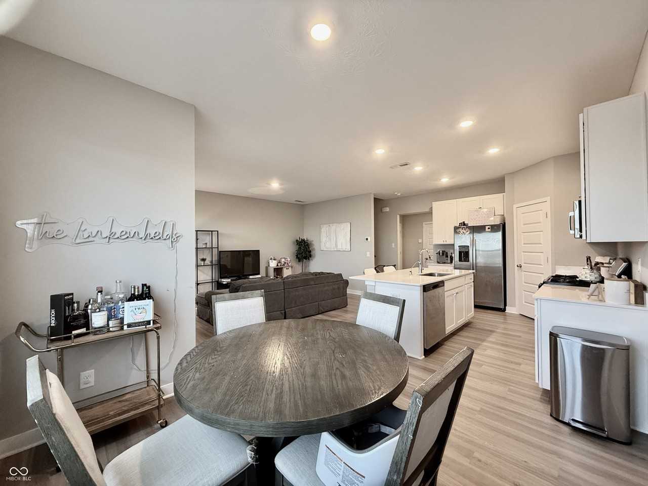 1987 Mildred Rd - Photo 4 of 33