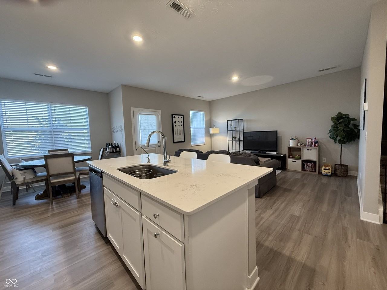 1987 Mildred Rd - Photo 6 of 33