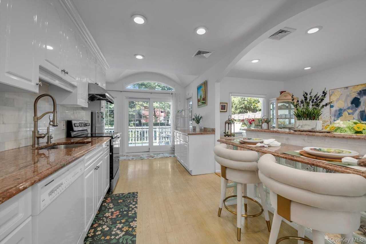 38 Loretta Dr - Photo 7 of 25