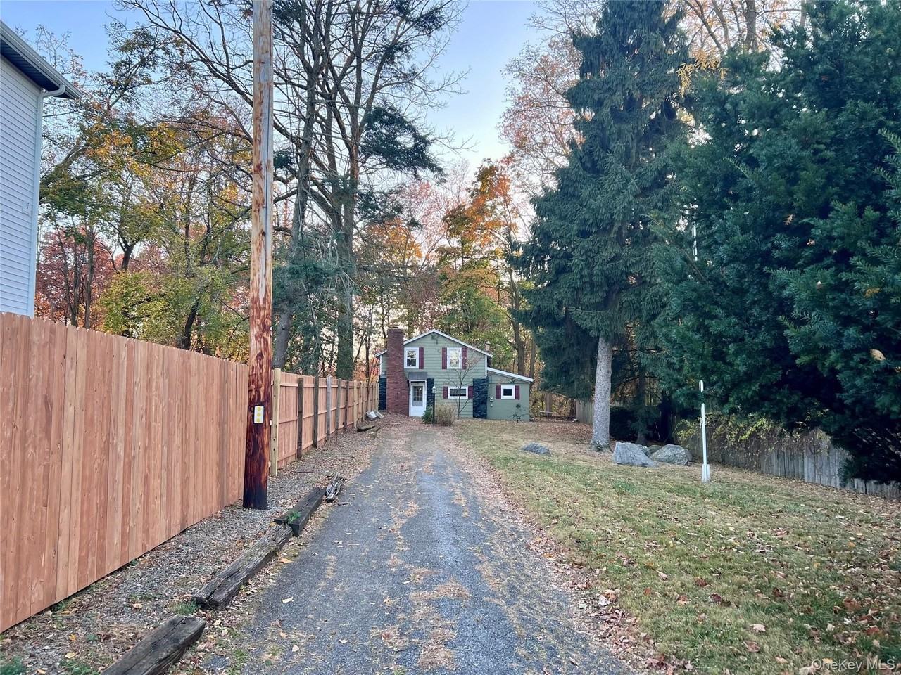 863 Wolcott Ave - Photo 3 of 29