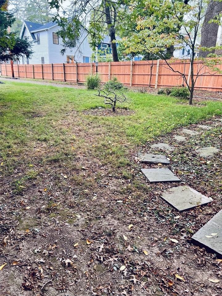 863 Wolcott Ave - Photo 5 of 29