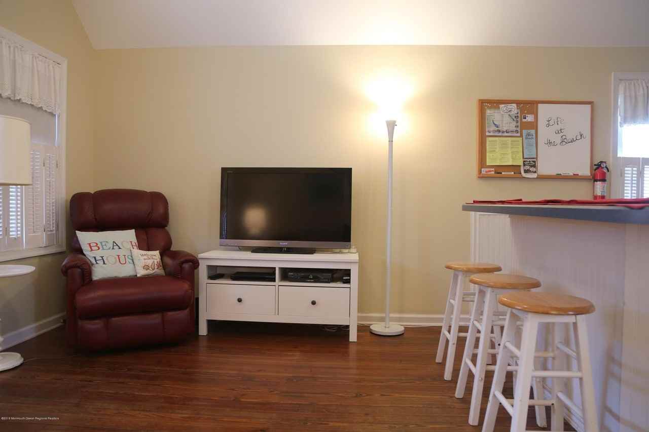 88 Webb Avenue - Photo 4 of 13