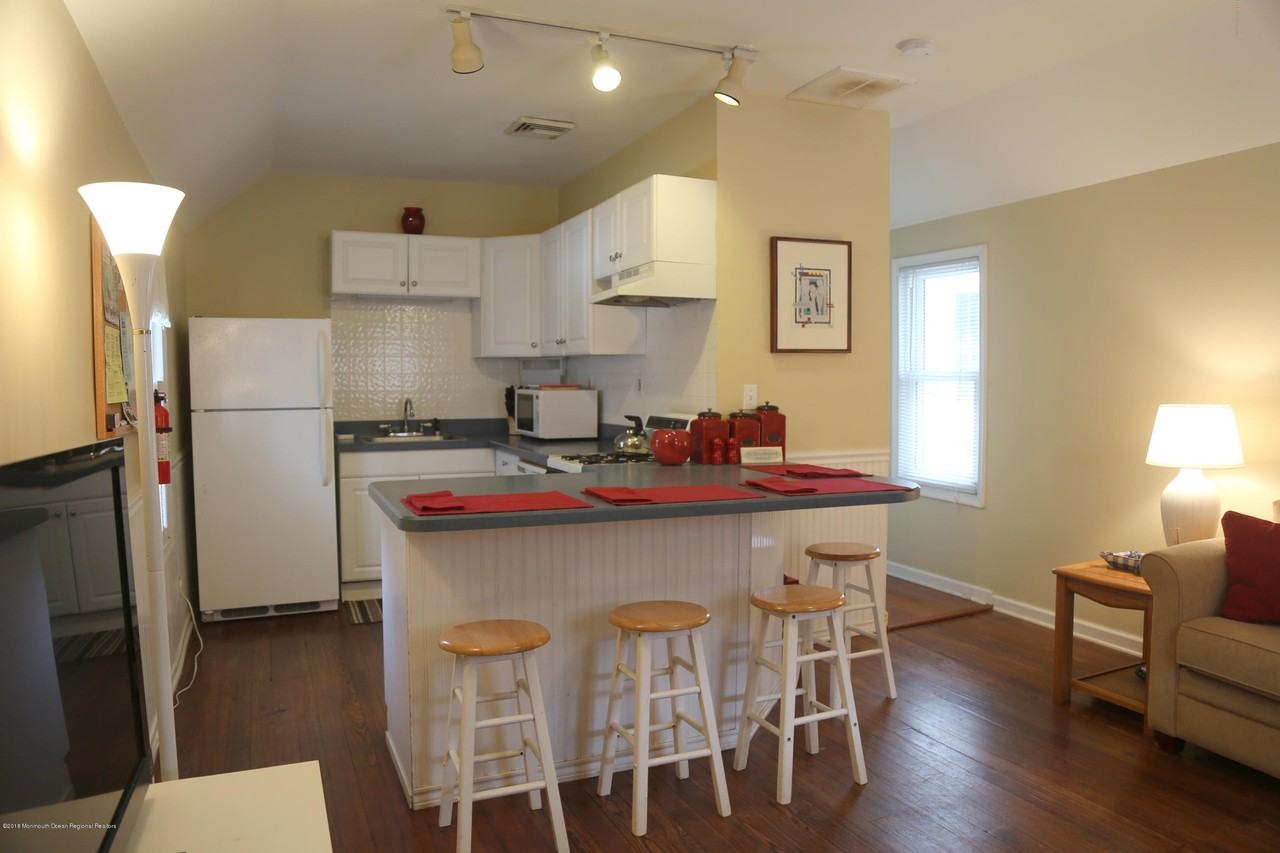 88 Webb Avenue - Photo 7 of 13