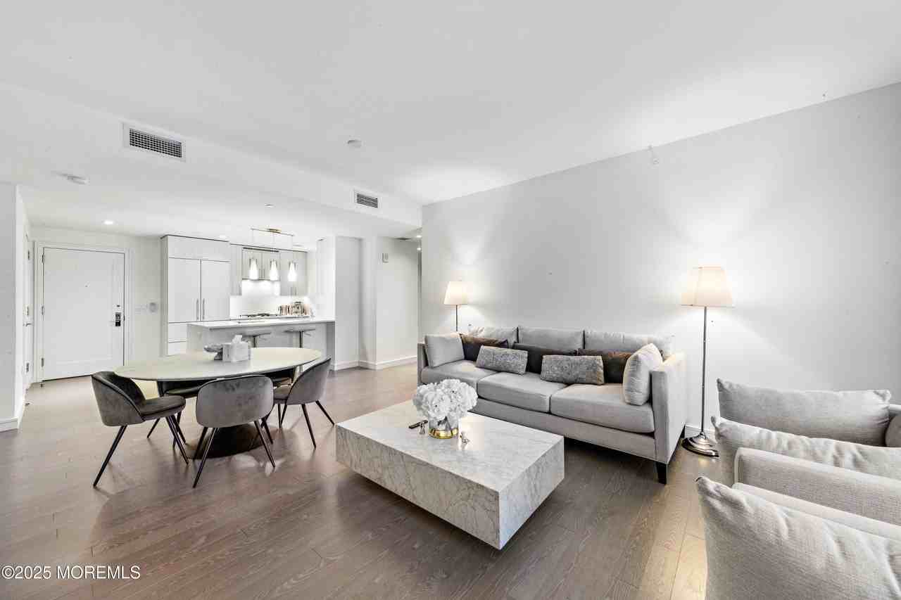 15 Morris Avenue #202